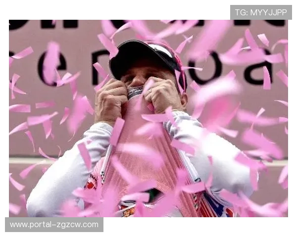 环意赛粉色主题蔓延都市,地标建筑亮灯致敬领骑衫 环意赛粉色主题蔓延都市,地标建筑亮灯致敬领骑衫